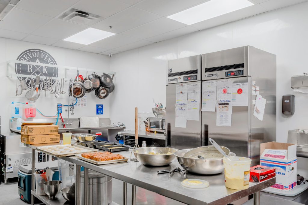 Cheap cloud kitchens for rent are a smart choice for food and drink businesses.